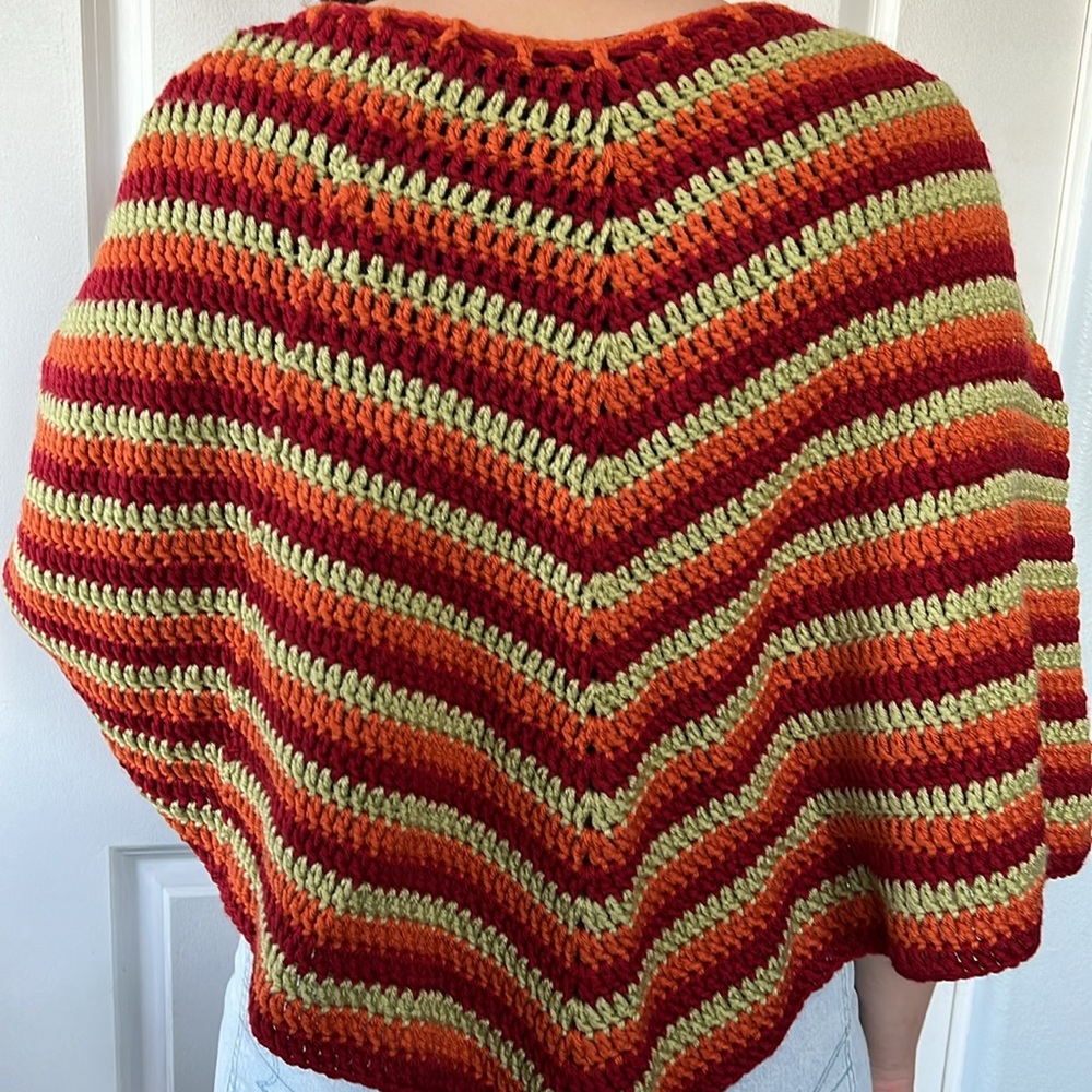 Vtg 70s hand crocheted 🧶 boho poncho